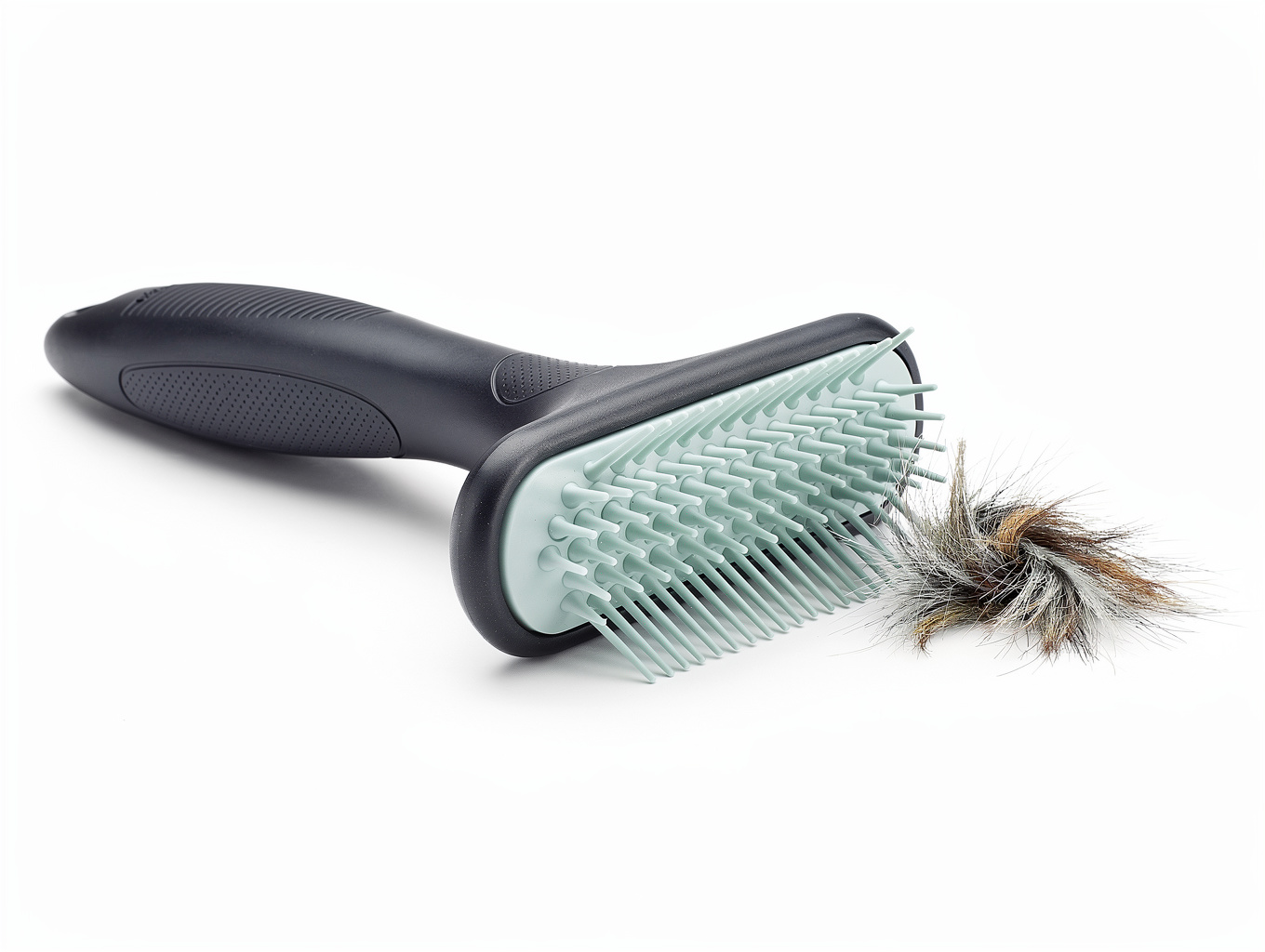 Ergonomic flexible pin detangling brush in soft terracotta finish
